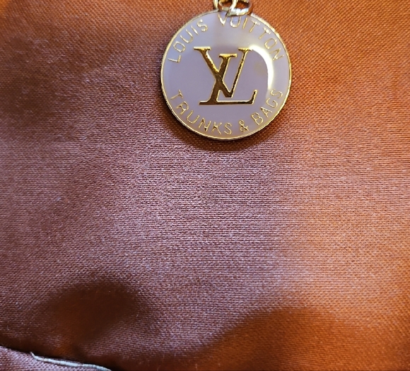 Louis Vuitton zipper pull - Picture 3 of 7